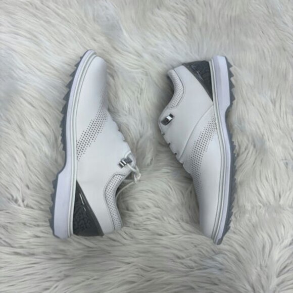 Athletic_Shoes